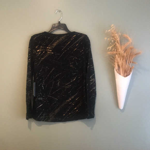 Simply Vera Vera Wang Black/Gold Long Sleeve Top. Slight High/Low. Sz SM. NWT. - Picture 2 of 5